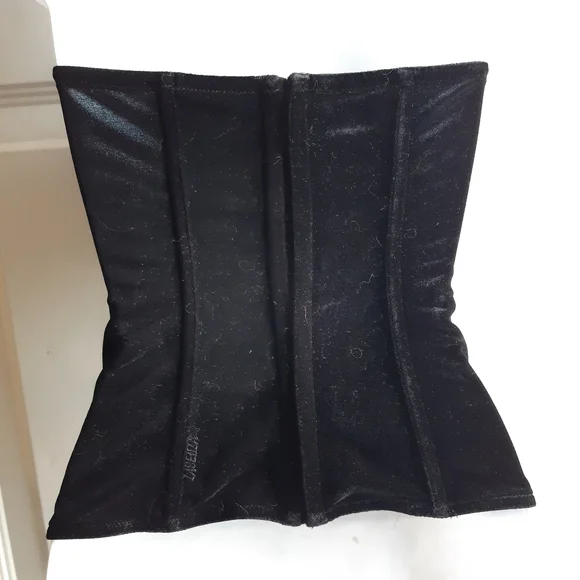 Velvet Bustier - Picture 3 of 15